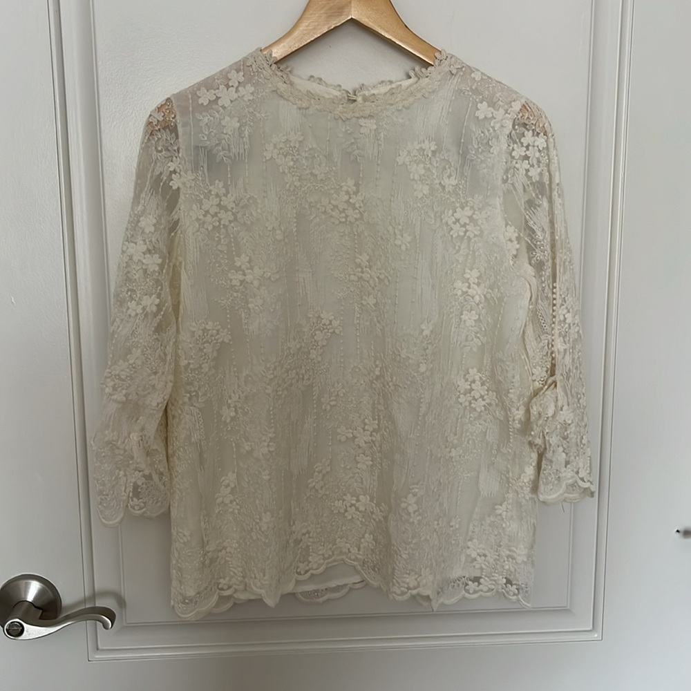 Sheer floral blouse off white quarter sleeves - Picture 2 of 13